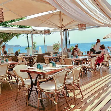 Plaja D En Bossa 4 Bedroom With Pool, Sea View & Only 8mins Drive To Airport Apartment