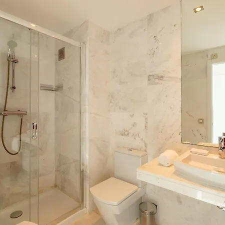 Plaja D En Bossa 4 Bedroom With Pool, Sea View & Only 8mins Drive To Airport Apartment Ibiza Town